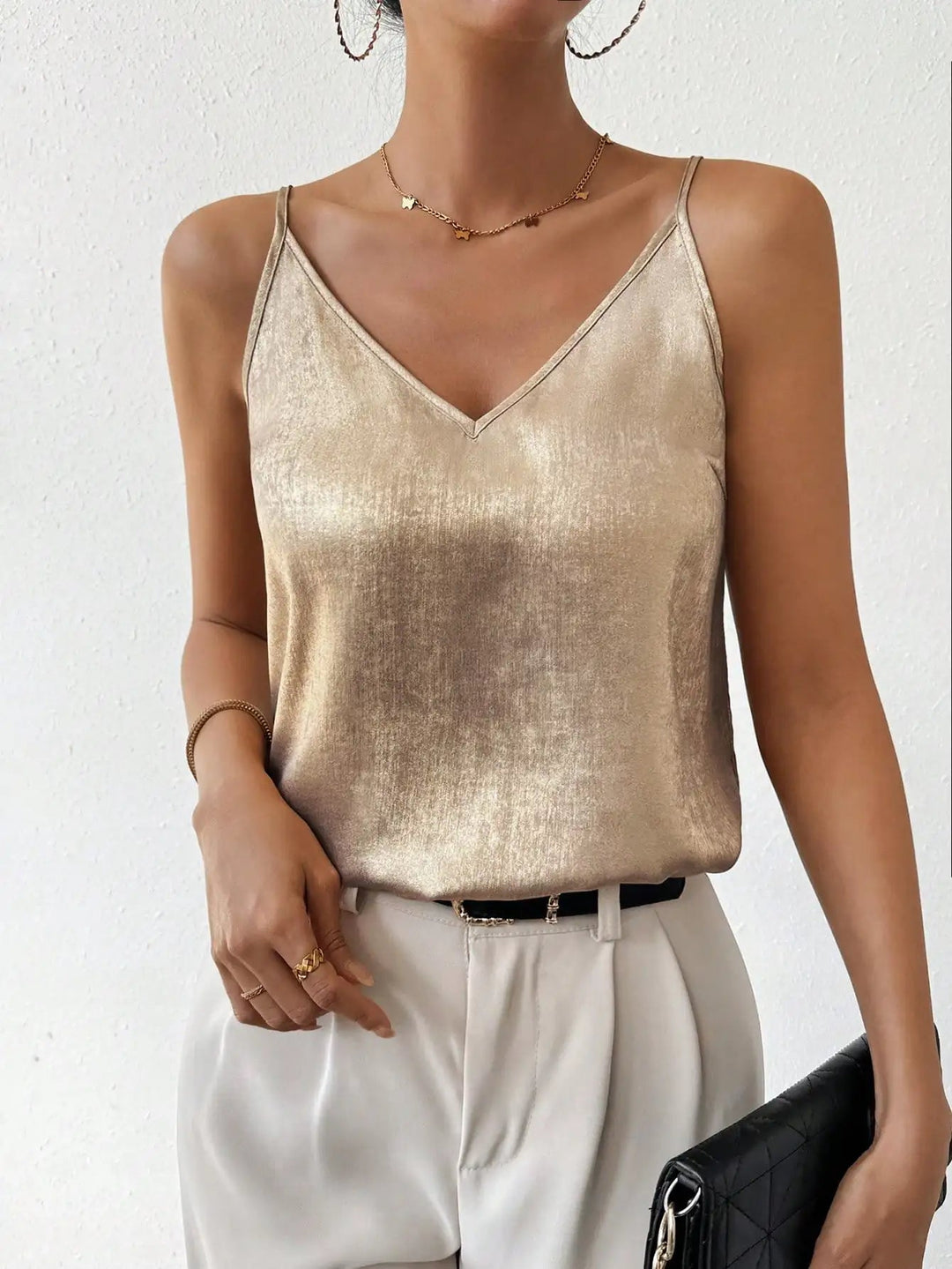 Stylish women's party top: a shimmering V-neck cami with adjustable straps, perfect for evenings.