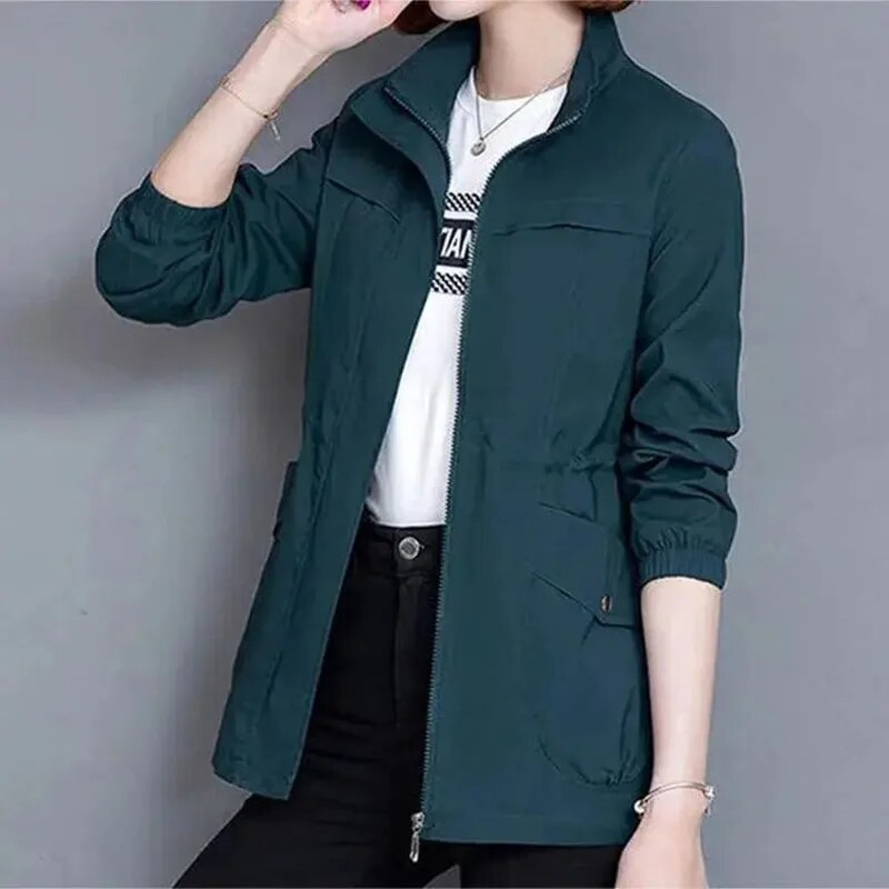 Effortless style with this women's lightweight short jacket. Chic and comfortable outerwear for diverse weather.