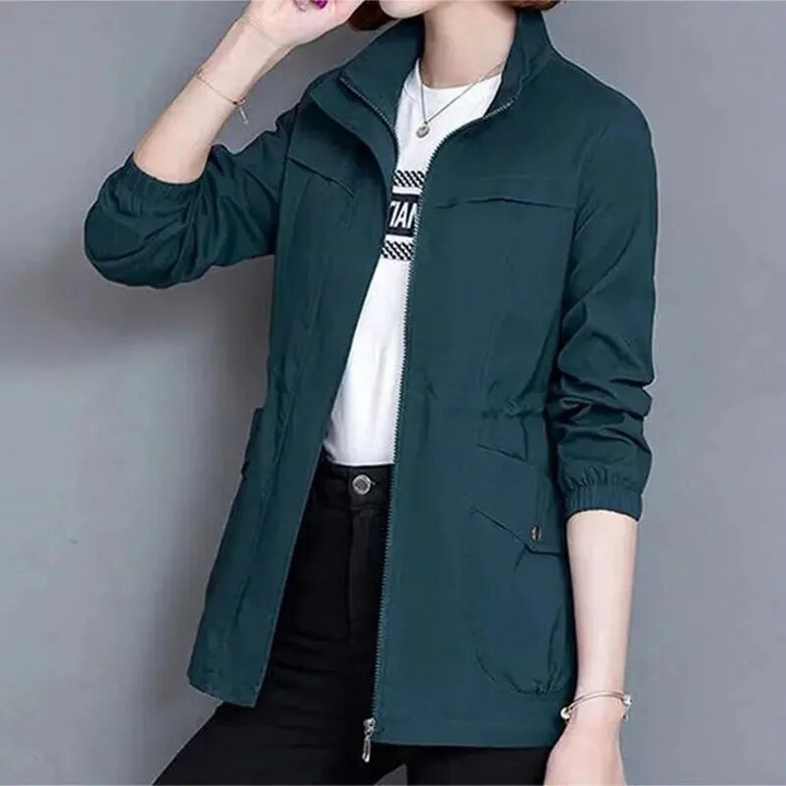 Effortless style with this women's lightweight short jacket. Chic and comfortable outerwear for diverse weather.