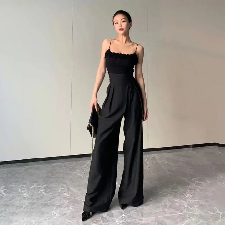 Modern women's high-waisted wide-leg pants featuring a stylish crossed waistband, ideal for elegant fashion.