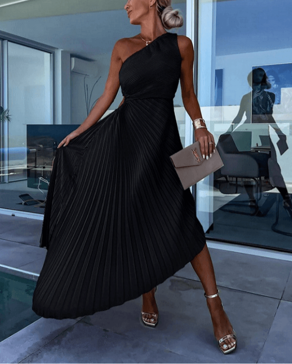 Chic women's one-shoulder pleated maxi dress, suitable for evening wear, galas, and formal celebrations.