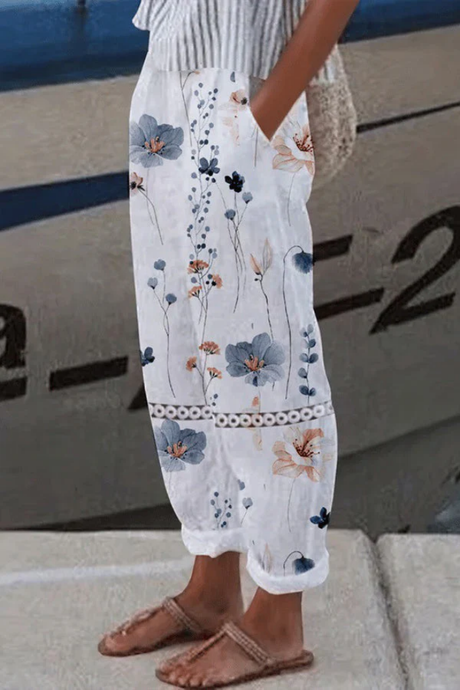 Women's casual pants with a distinctive print pattern, complete with stylish button and practical pocket features.