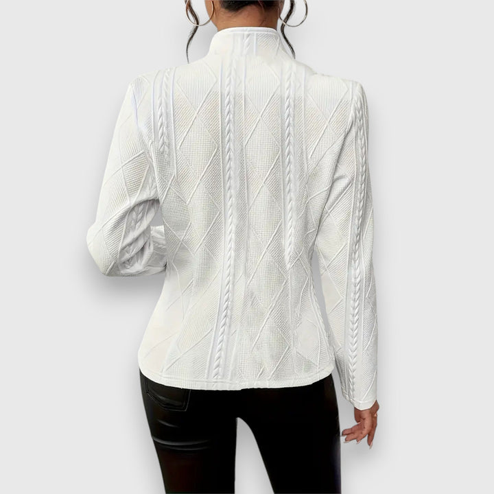 Effortless women's light spring jacket, ideal for comfortable layering and transitional weather.