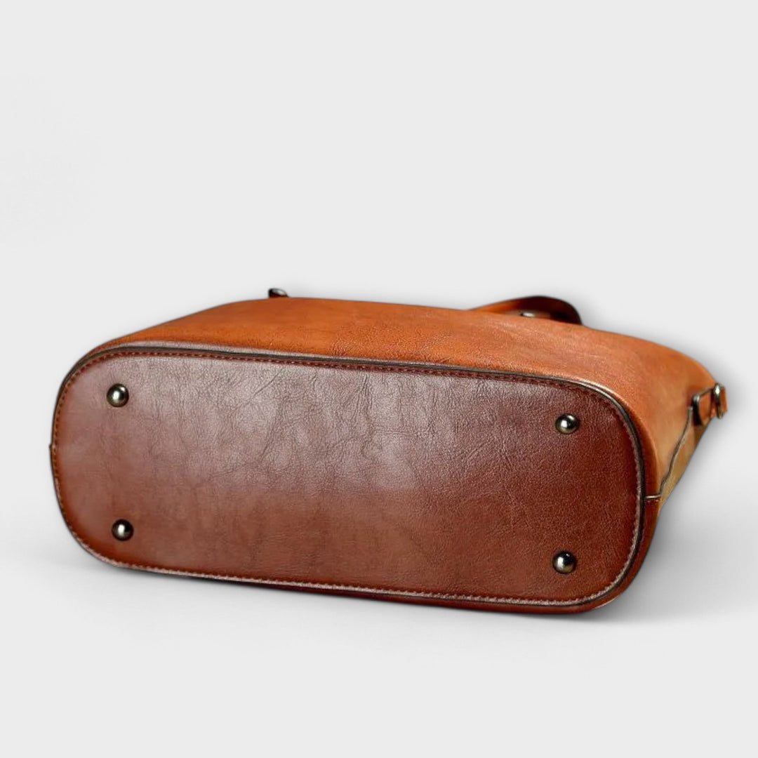 Elegant women's vintage shoulder bag, a versatile fashion accessory for daily wear or work, in classic style.
