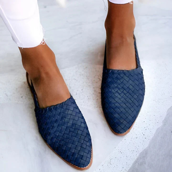 Comfortable women's slingback sandals, perfect for versatile everyday wear or elegant summer occasions.