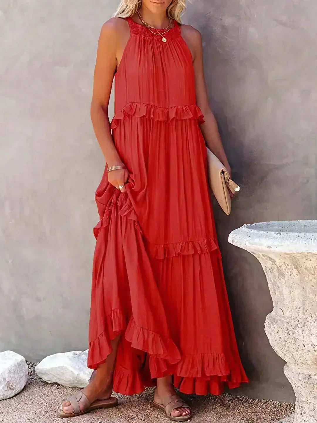 Women's elegant halterneck ruffle maxi dress with pockets, for a chic summer.