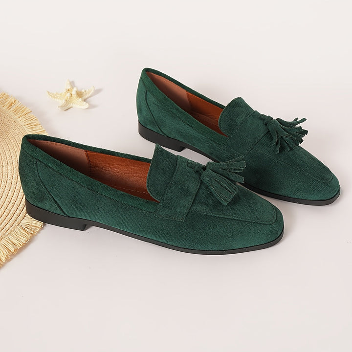 Everyday women's footwear with arch support for comfortable walking.