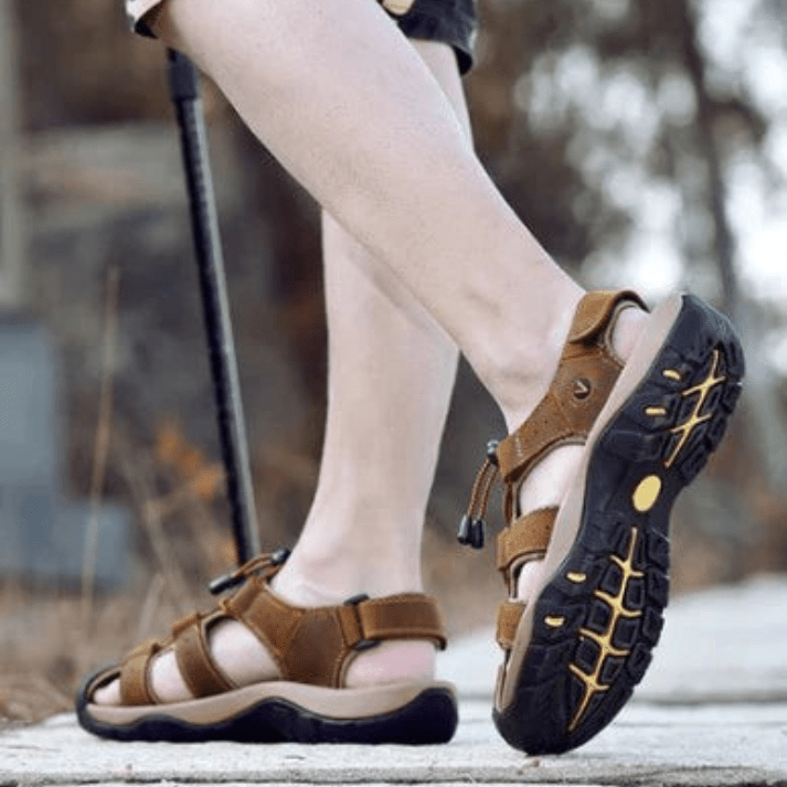 Adjustable women's orthopedic outdoor sandals, perfect for summer comfort & support.