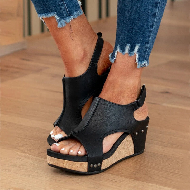Women's comfortable summer sandals with elegant design, arch support & shock absorption for walking.