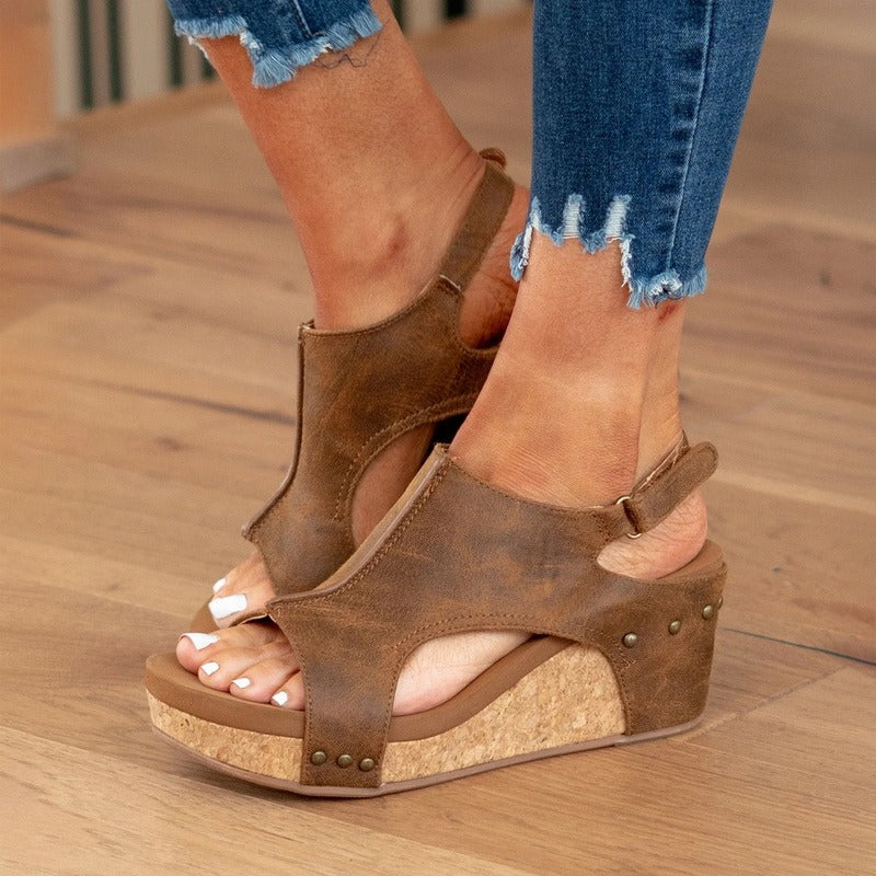 Experience comfort & elegance with these women's summer sandals, featuring foot support & shock absorption.
