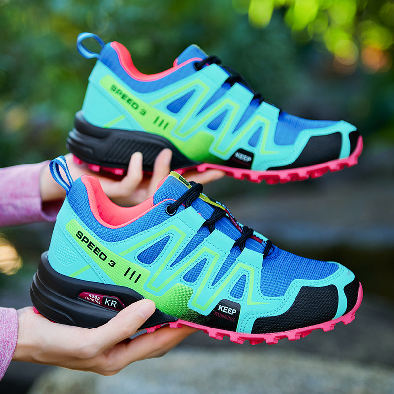 Women's outdoor walking shoes, lightweight, comfortable, and highly slip-resistant.