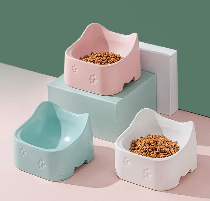 Healthy ergonomic raised cat bowl with non-slip base. Improves digestion & comfort for your feline friend.