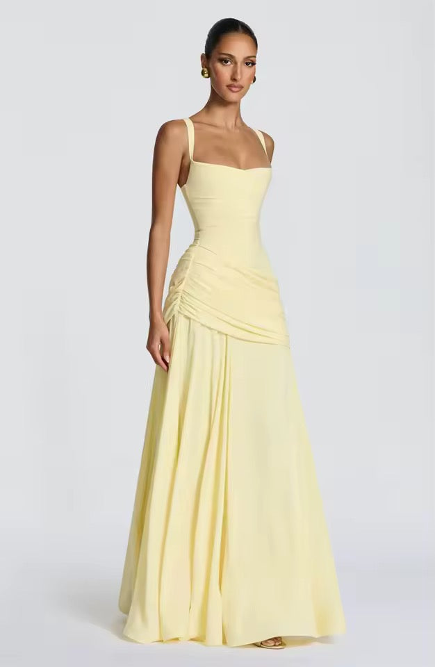 Stylish women's maxi dress with a flattering sweetheart neckline and sleeveless design, versatile for any summer day.