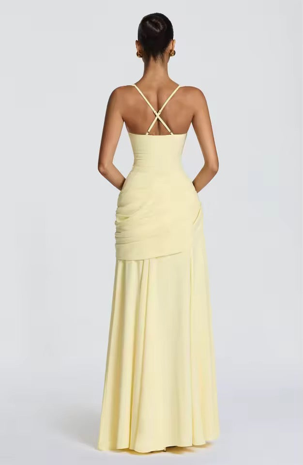 Comfortable women's sleeveless maxi dress, sweetheart neck, a perfect flowy summer dress for casual or elegant looks.