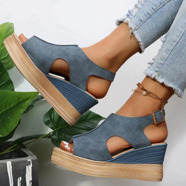 Comfortable brown platform sandals for women, stylish summer shoes ideal for vacation and casual wear.