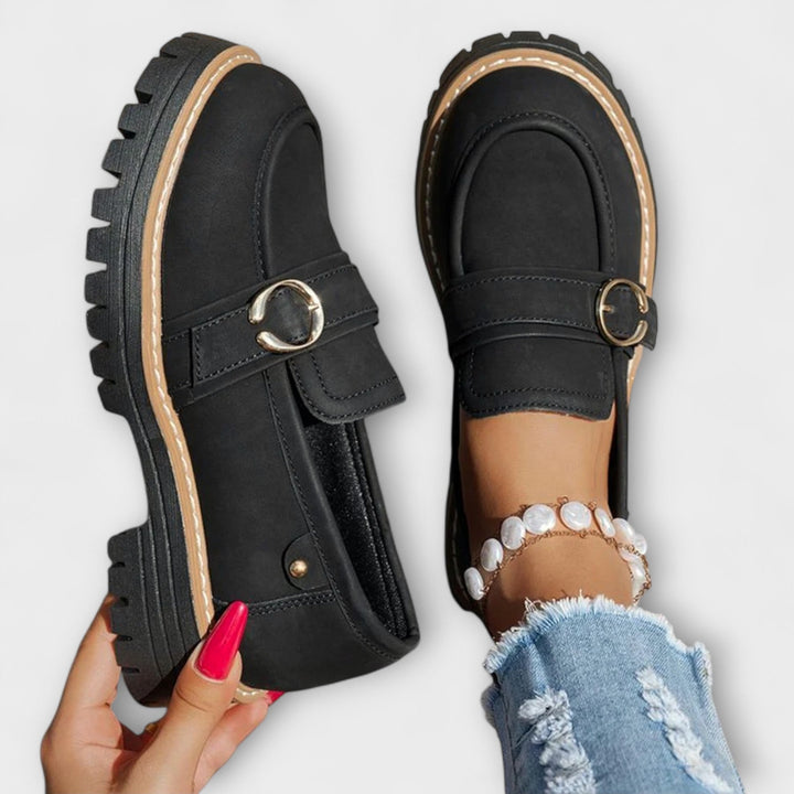 Comfortable women's loafers, ideal for all-day wear, combining style and practicality.