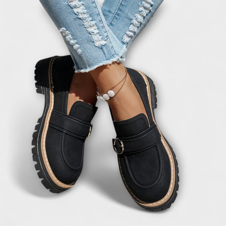 Effortless women's casual shoes, perfect for versatile fashion and laid-back comfort.