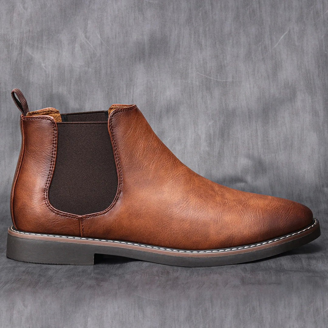 Black men's ankle boots: comfortable, sleek design for everyday wear. Stylish & versatile for fall/winter fashion.