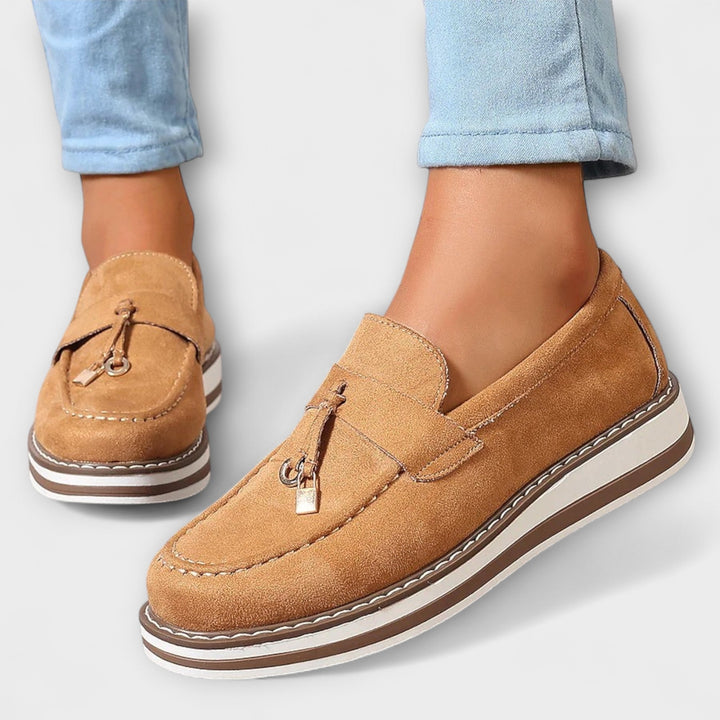 Versatile women's classic loafers, round toe design suitable for both casual outings & formal occasions.