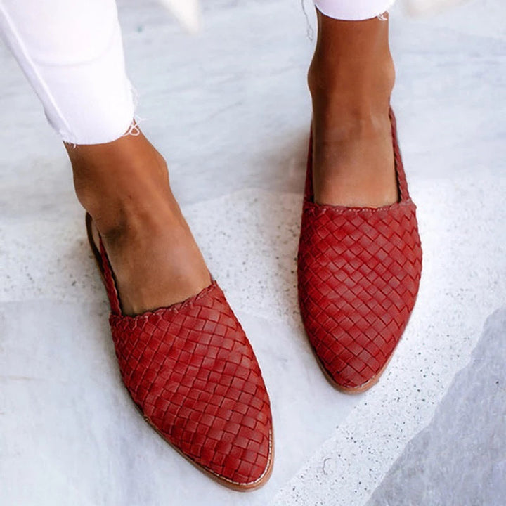 Elegant women's loafers, versatile for casual or fashion looks. Comfortable slip-on flat shoes.