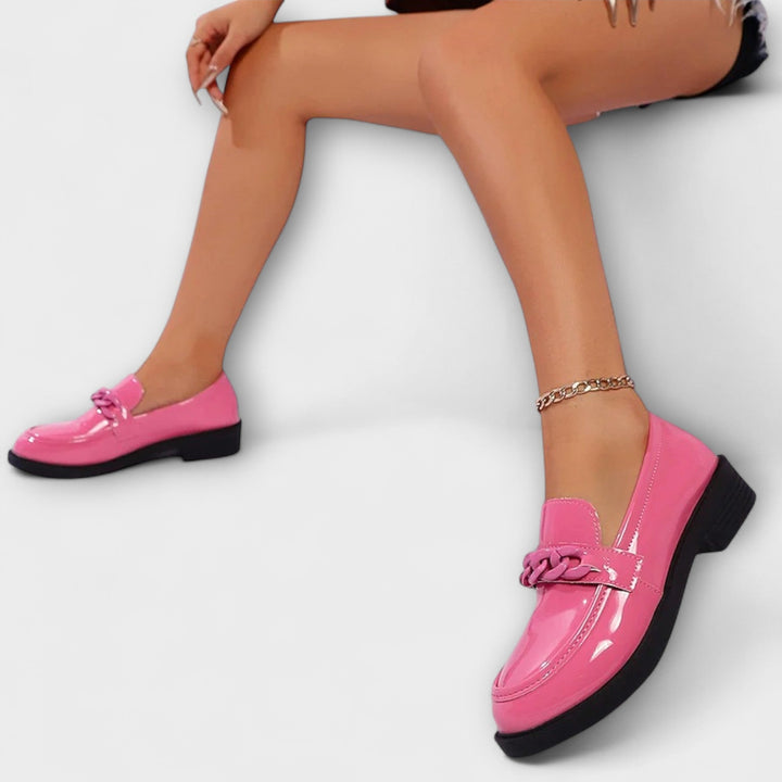 Versatile women's loafers, chic and comfortable casual footwear for effortless, elegant style.