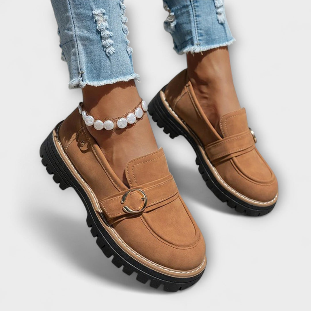 Smart-casual women's loafers, comfortable and easy to slip on for busy days.