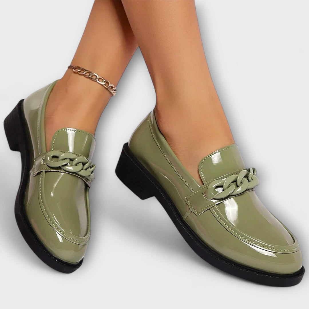 Versatile women's casual loafers, ideal comfort shoes for everyday style, easy slip-on design.