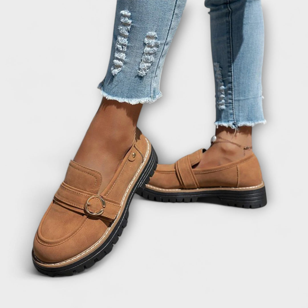 Women's comfortable flats, essential for versatile everyday style and effortless wear.