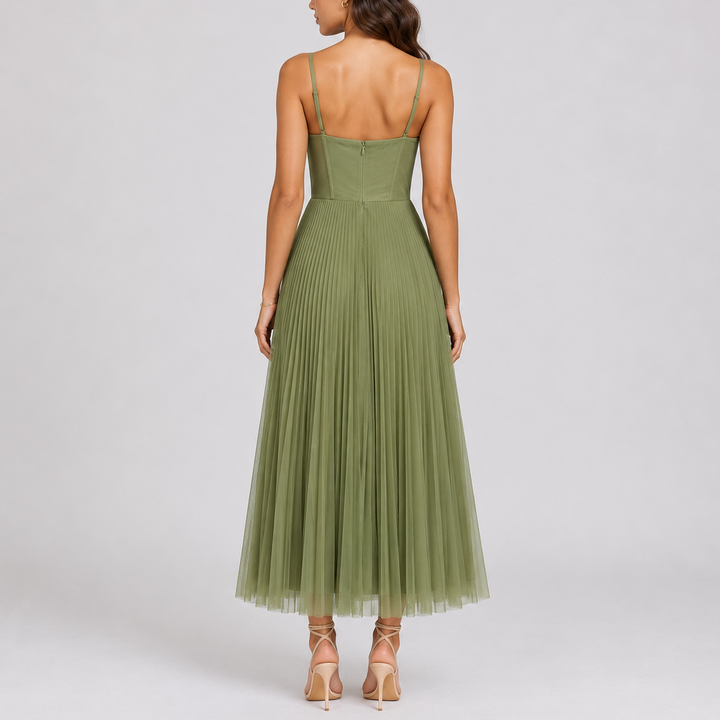 Sophisticated women's maxi dress with pleats, ideal for formal events, evening parties, or as a wedding guest outfit.