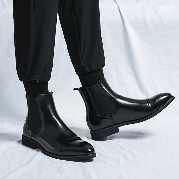 Stylish men's leather boots, combining durability with smart-casual everyday comfort. Versatile all-season footwear.