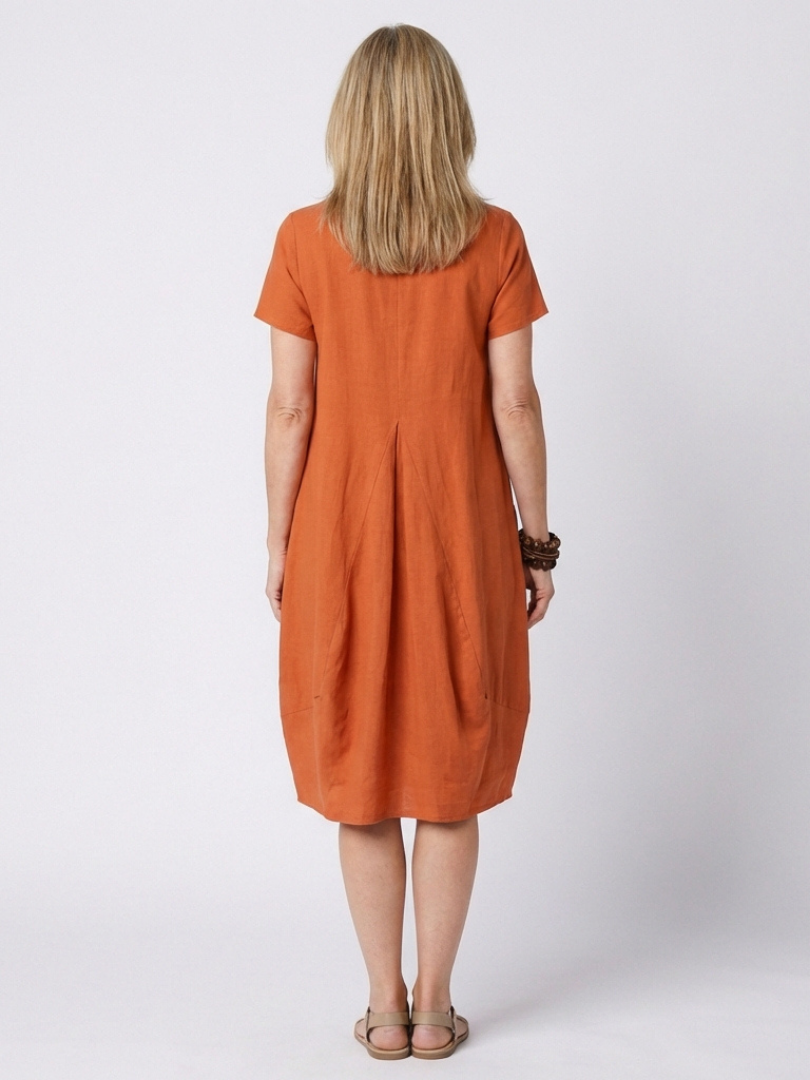 Elegant women's short sleeve pleated dress, perfect knee-length casual wear for summer fashion. Relaxed & comfortable.