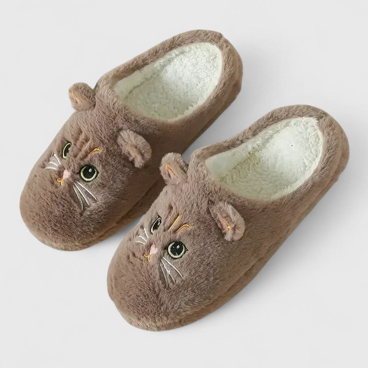 Grey women's casual slippers, super soft and comfortable, ideal for indoor relaxation.