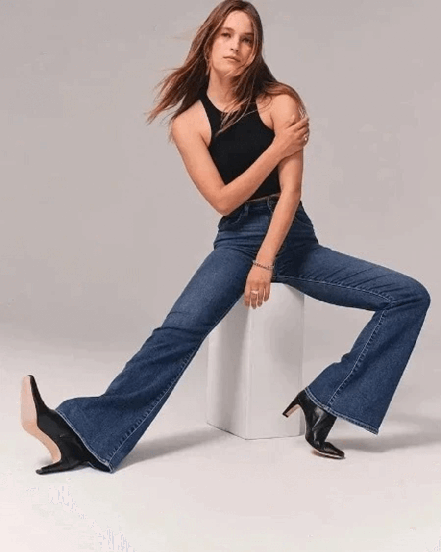 Women's Flared High-Waisted Jeans
