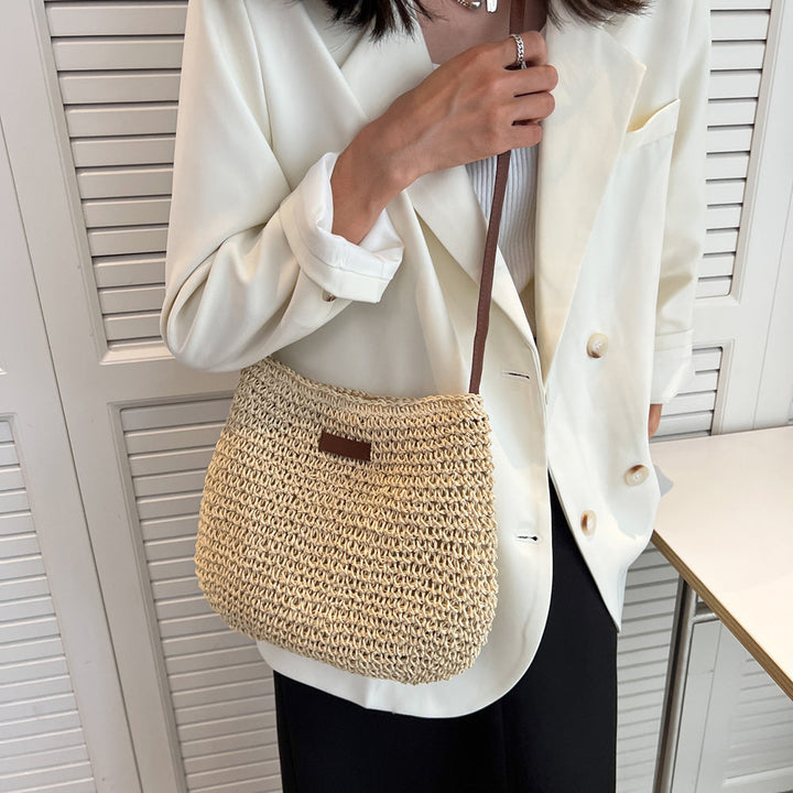 Elegant women's shoulder bag, easily convertible to a crossbody. Ideal for daily use, adding summer style.