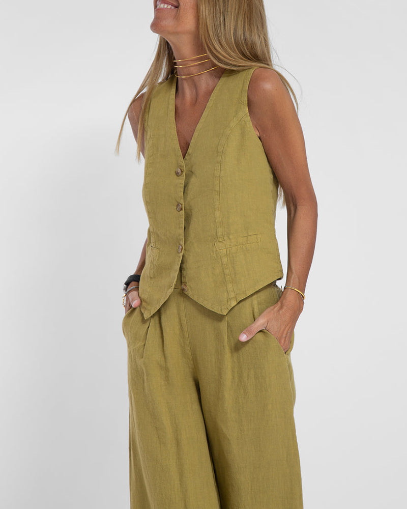 Casual chic women's vest and wide leg pant set, a versatile and comfortable spring wear choice.
