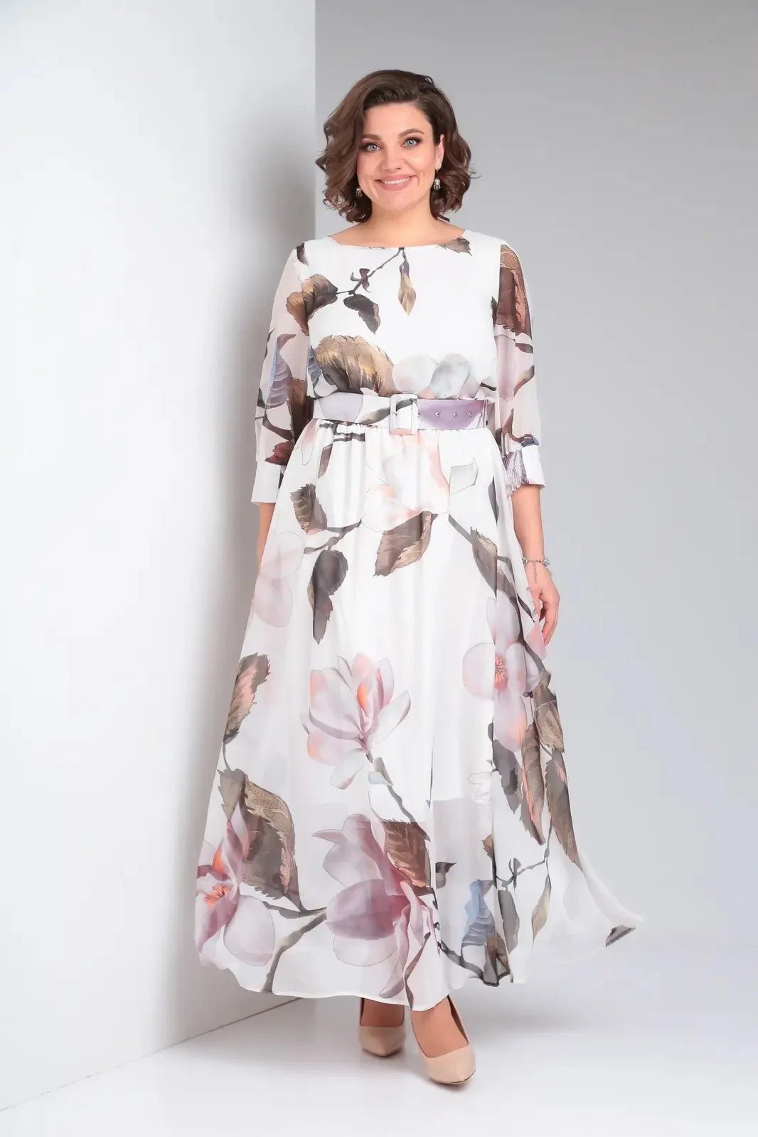 Women's elegant party dress in navy, ideal for special events, offering versatile style.