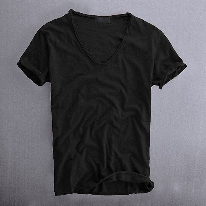 Comfortable women's short sleeve t-shirt, soft fabric, ideal round neck casual top for versatile everyday fashion.