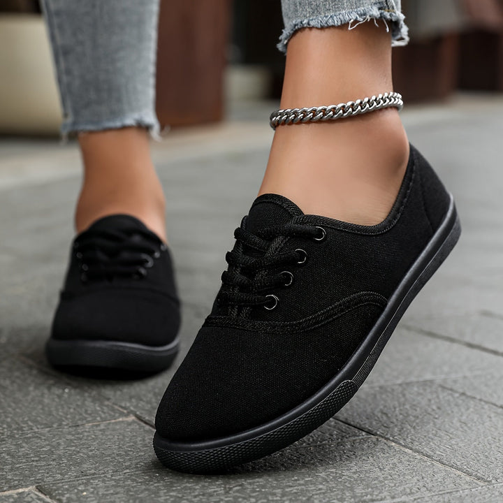 Everyday wear women's comfortable low-top lace-up sneakers, ideal for walking.