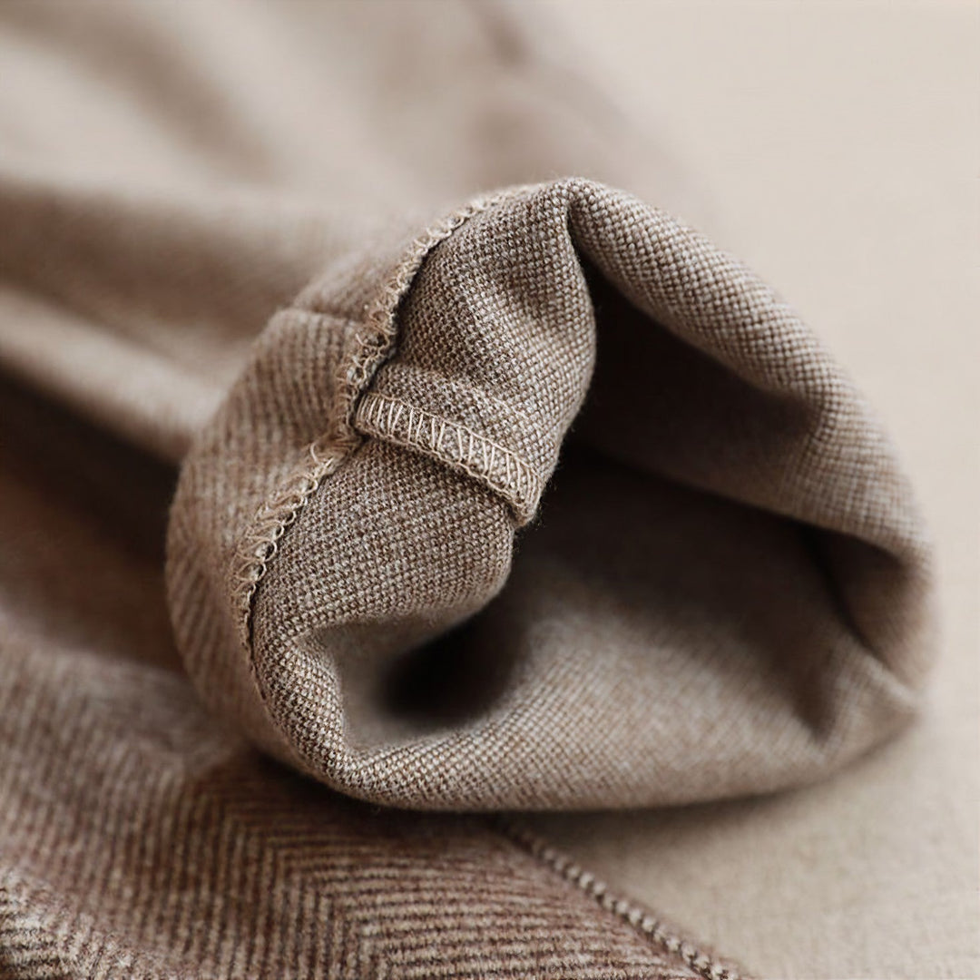 Sophisticated women's slim fit pants, high-waisted design. Versatile for work, business, and formal events.