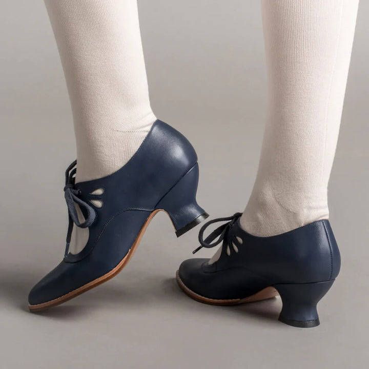 Retro women's Mary Jane block heel shoes, offering vintage charm and comfort for classic pin-up outfits.
