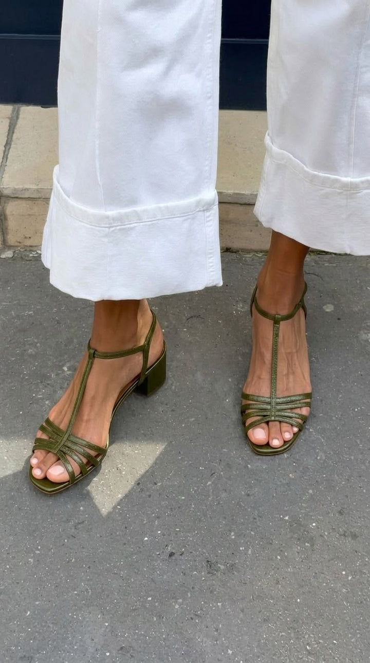 Modern elegant women's sandals, perfect for everyday comfort, summer adventures, and stylish walking.