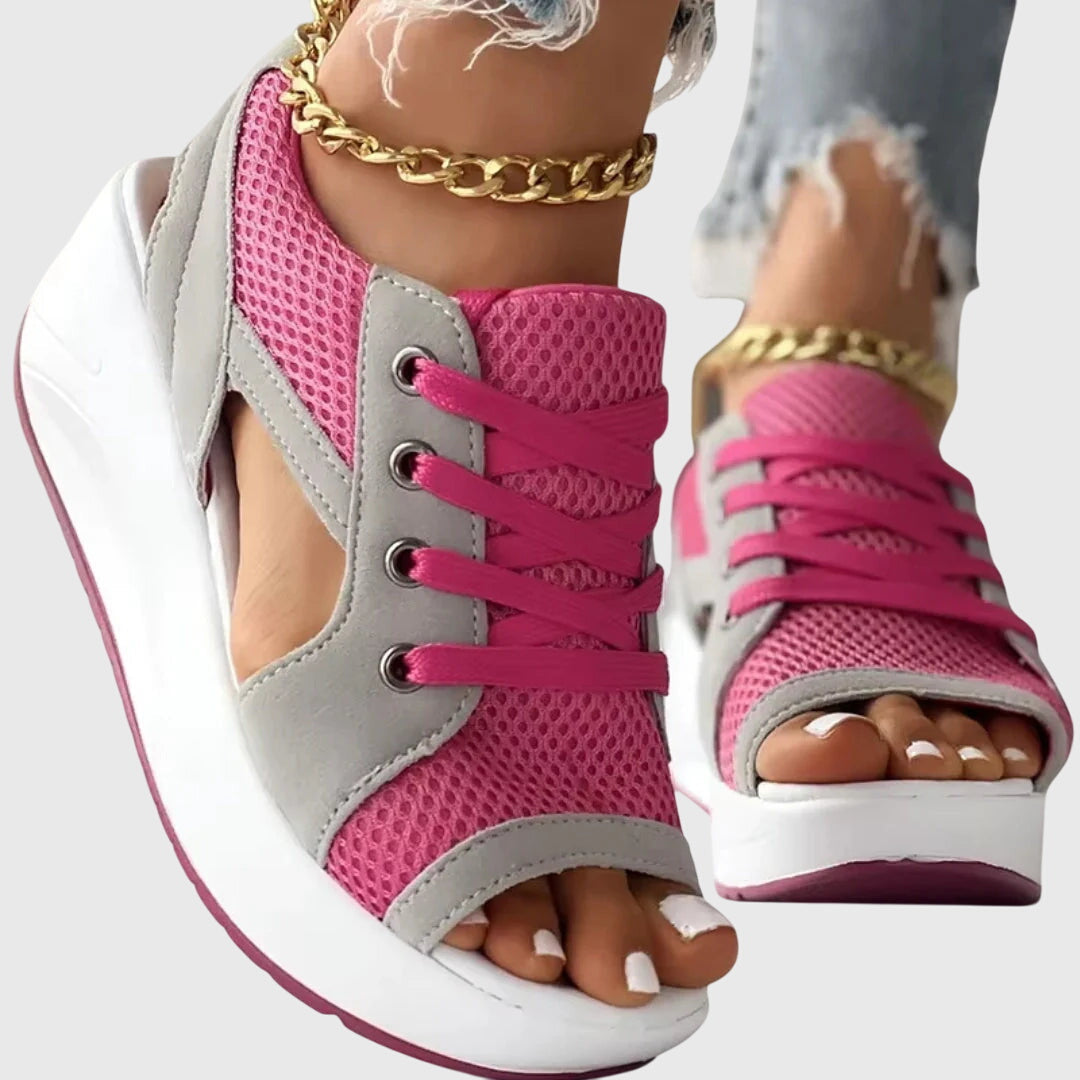 Casual women's slip-on sandals offering everyday comfort & style. Flat open-toe design, great for summer.