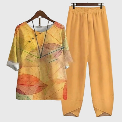 Casual women's lounge wear two-piece set, stylish and comfortable for home or a summer outing.
