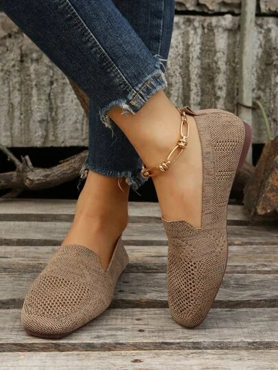 Supportive women's comfort shoes, elegant design, ideal for walking and everyday wear.