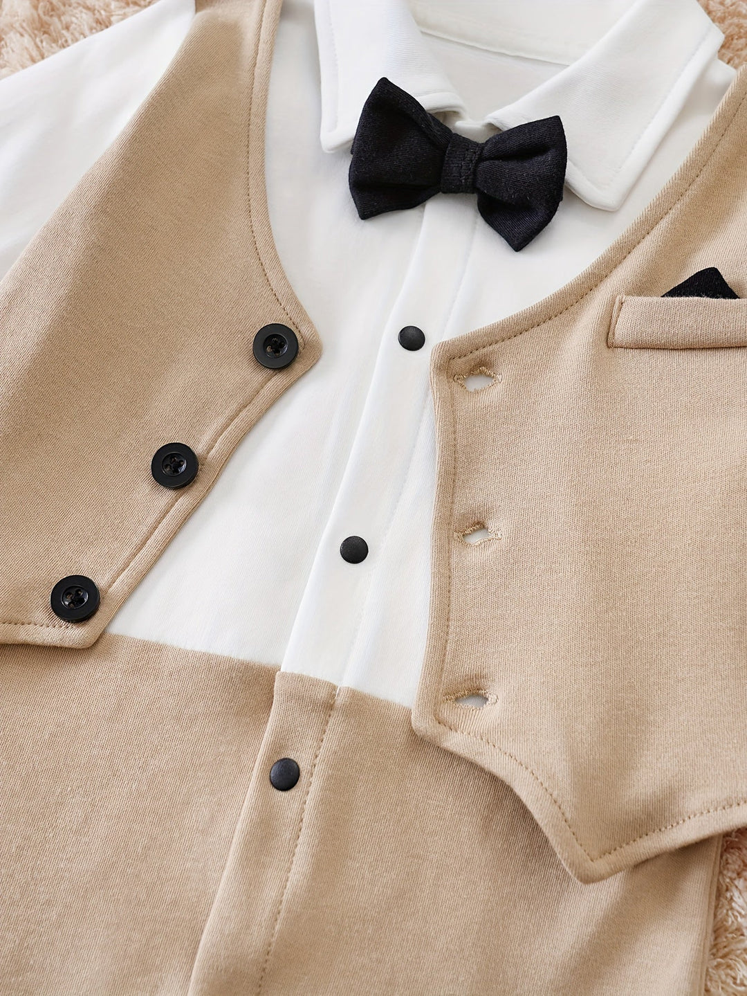 Oliver Gentleman baby romper in cotton with a bow tie. Smart boys' outfit for infants.
