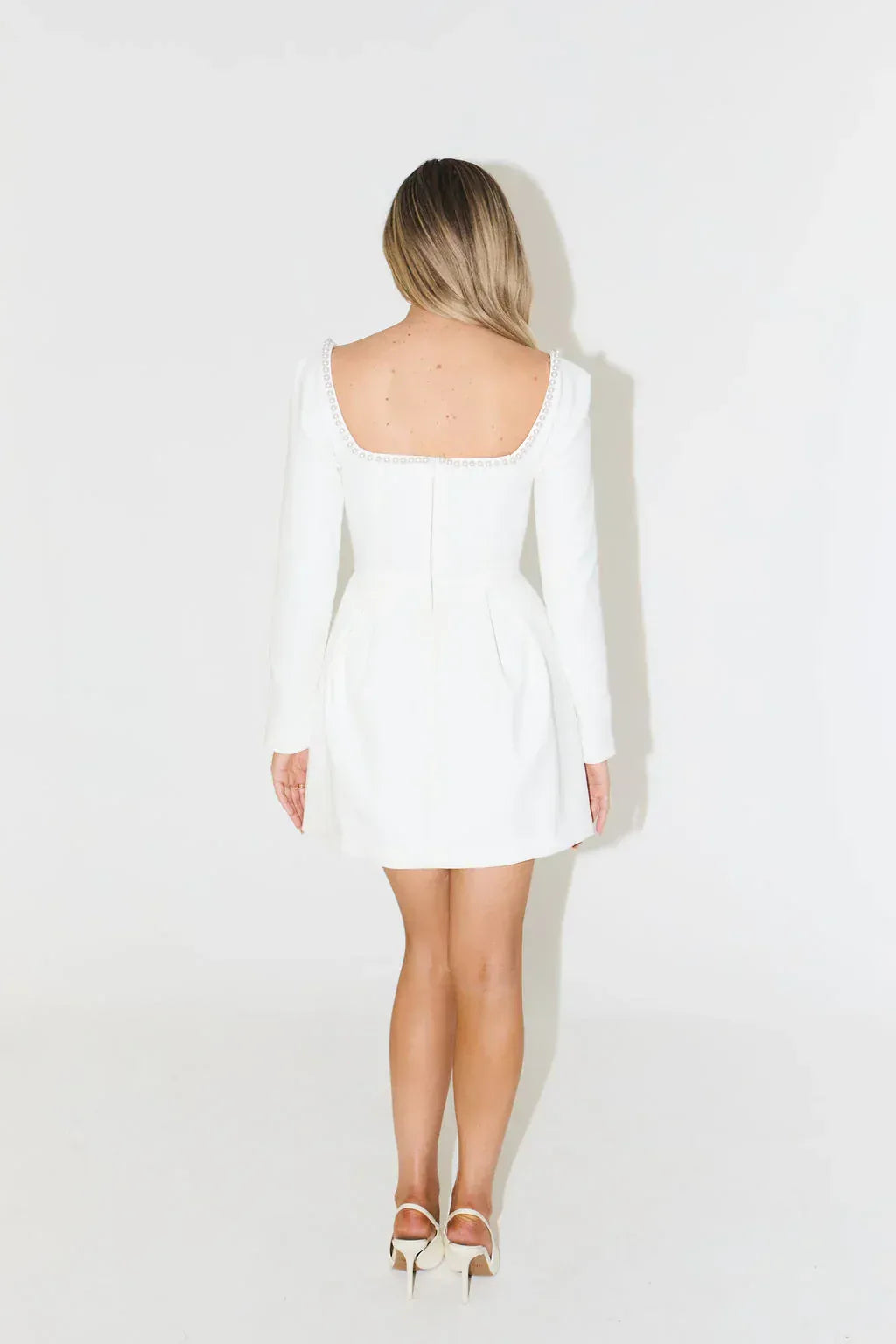 Versatile women's mini dress: elegant pearl trim, long sleeves, perfect for cocktail & party.