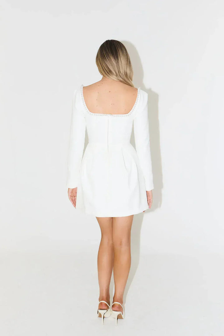 Versatile women's mini dress: elegant pearl trim, long sleeves, perfect for cocktail & party.