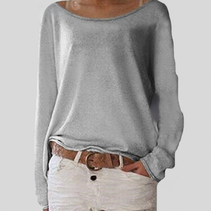 Stylish gray round neck sweater for women, an everyday essential combining comfort and refined style.