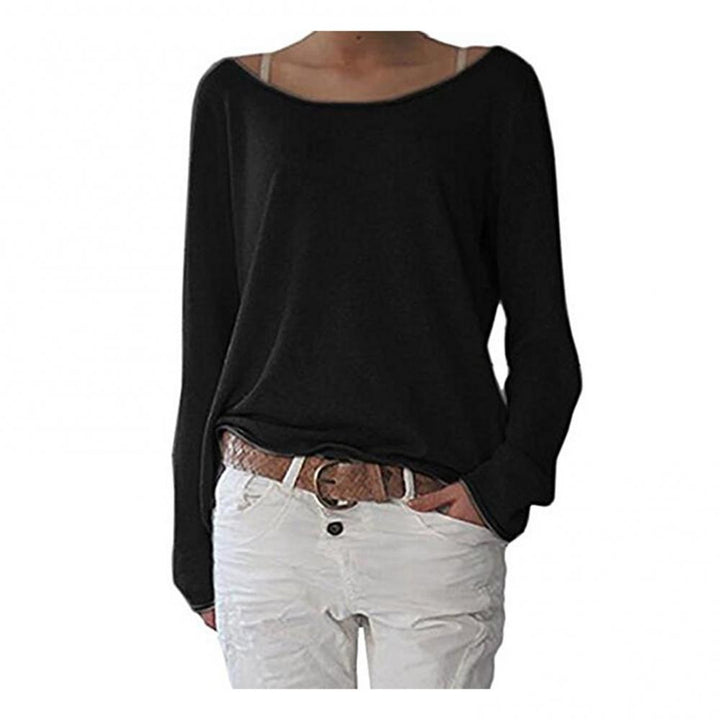 Comfortable women's round neck sweater in a versatile design, perfect for elegant everyday style.