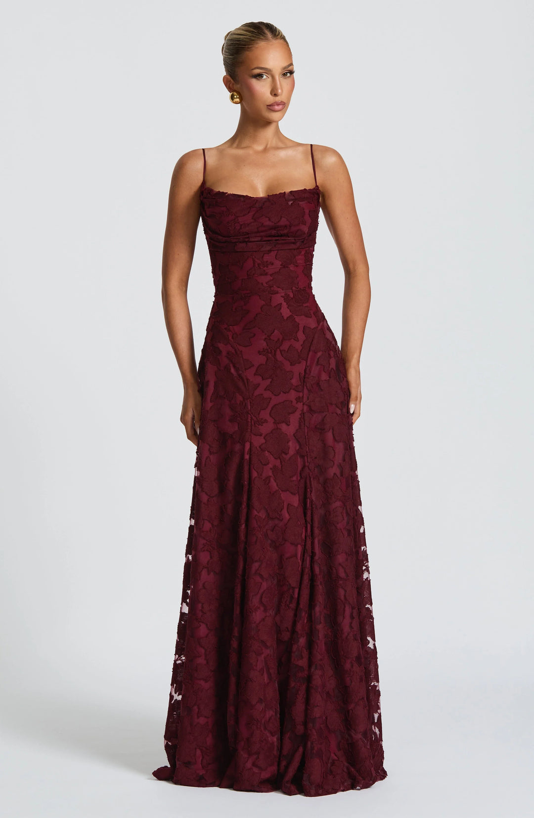 Elegant women's backless spaghetti strap maxi dress, perfect for summer evening parties.